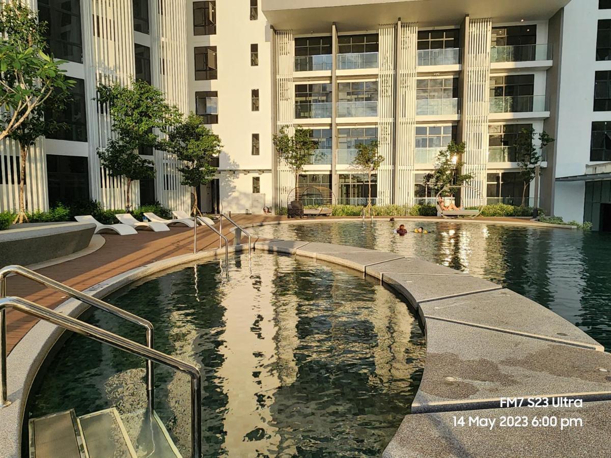 Seaview Luxury Suites At The Shore Kota Kinabalu Exterior photo